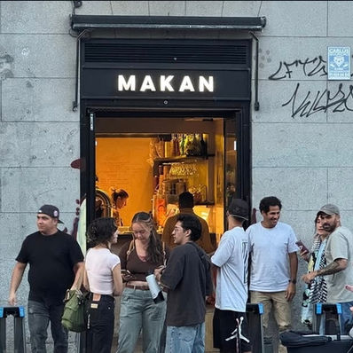 Makan in Malasana. Good vibes Good People. Plaza del Rastrillo